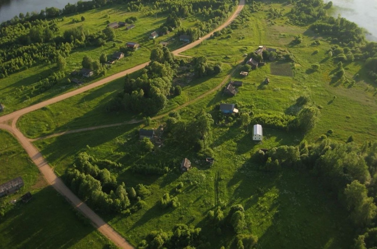 Участок 2 сотки (с ветхим строением) 