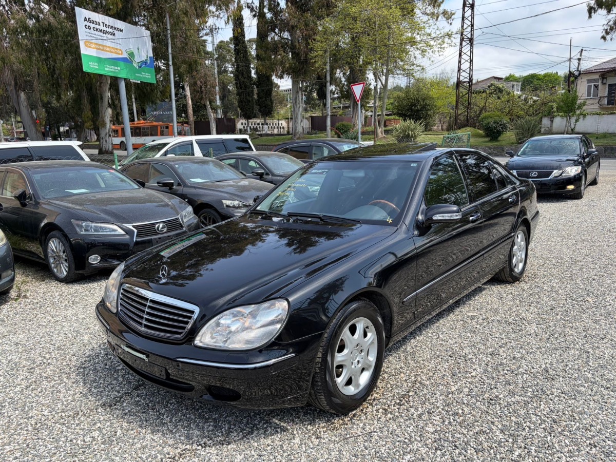 Mercedes-Benz S-class чёрный  седан 