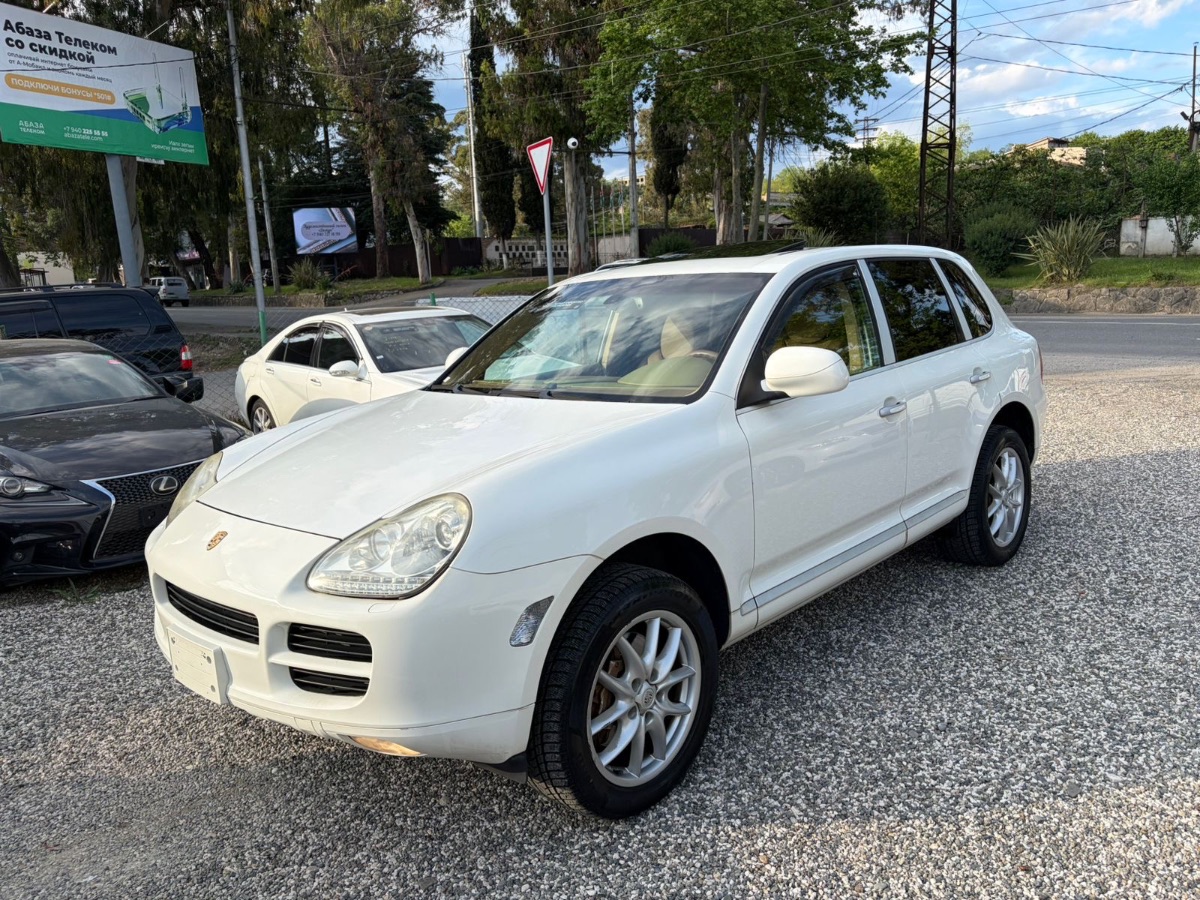 Porsche Cayenne 4.5 белый кроссовер 2005
