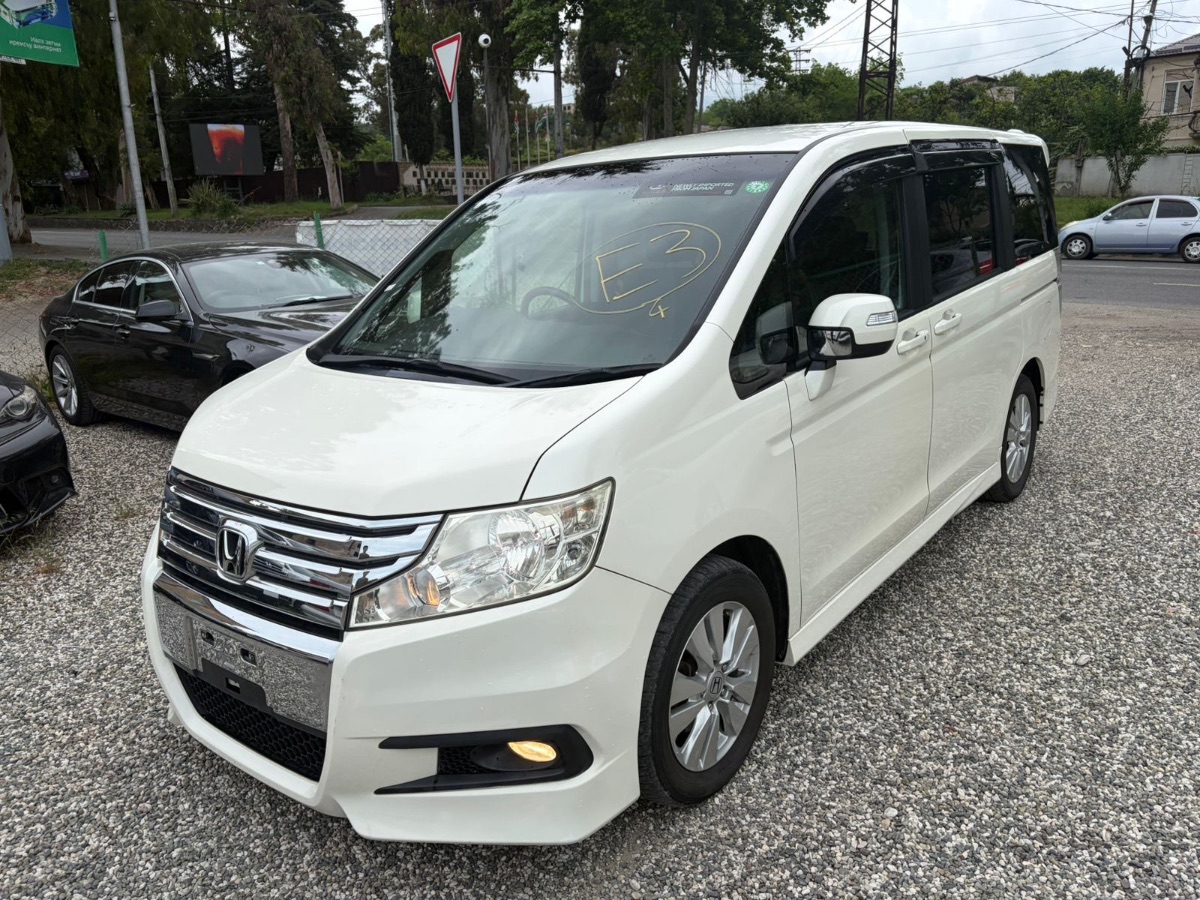 Honda Stepwgn белый