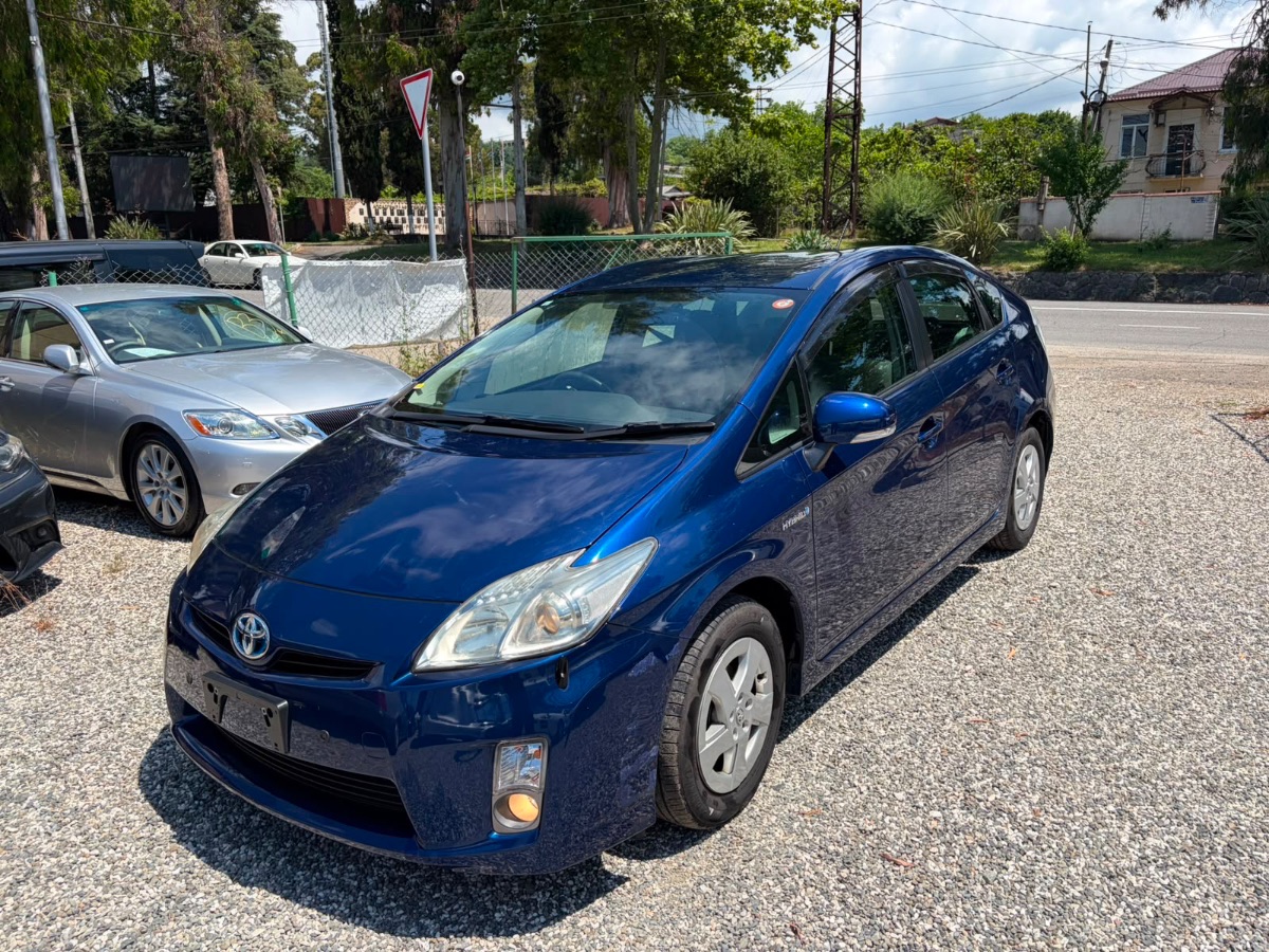 Toyota Prius синий