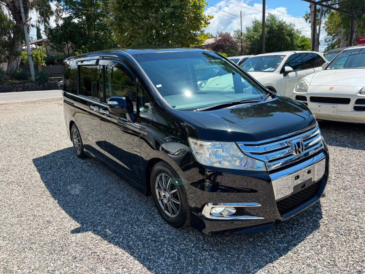 Honda Stepwgn черный минивэн 